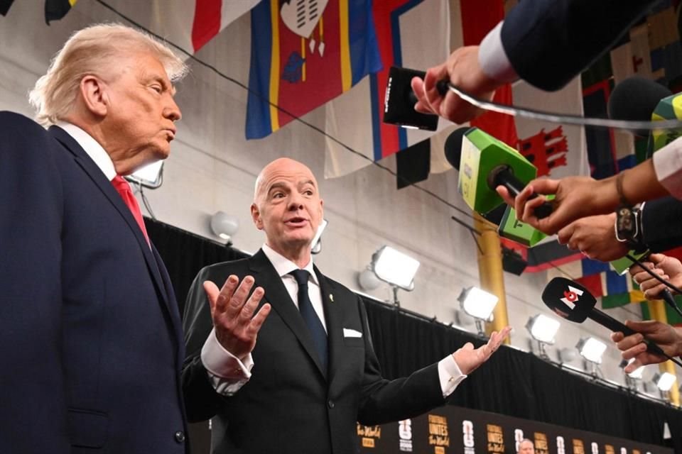 Trump e Infantino responden a preguntas de la prensa.