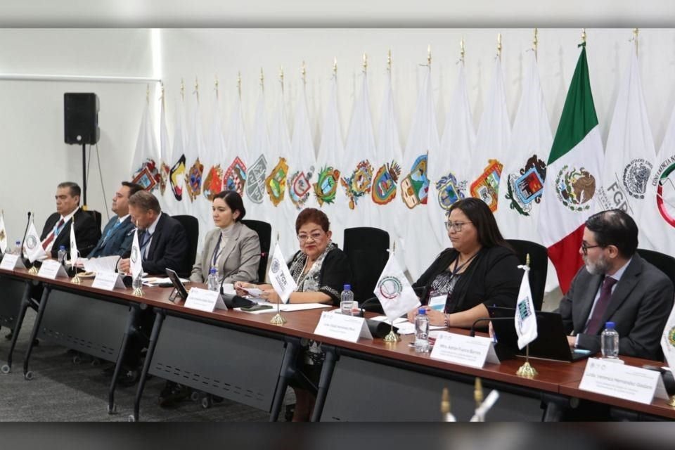 Mark Coolidge pidió colaboración entre las Fiscalías estatales y la FGR para el desmantelamiento de organizaciones criminales.