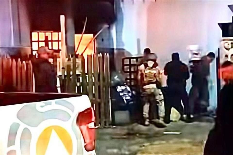 El siniestro fue reportado a las 22:40 horas en un domicilio de la calle Villa Carmina, en la Colonia Villas Regina.