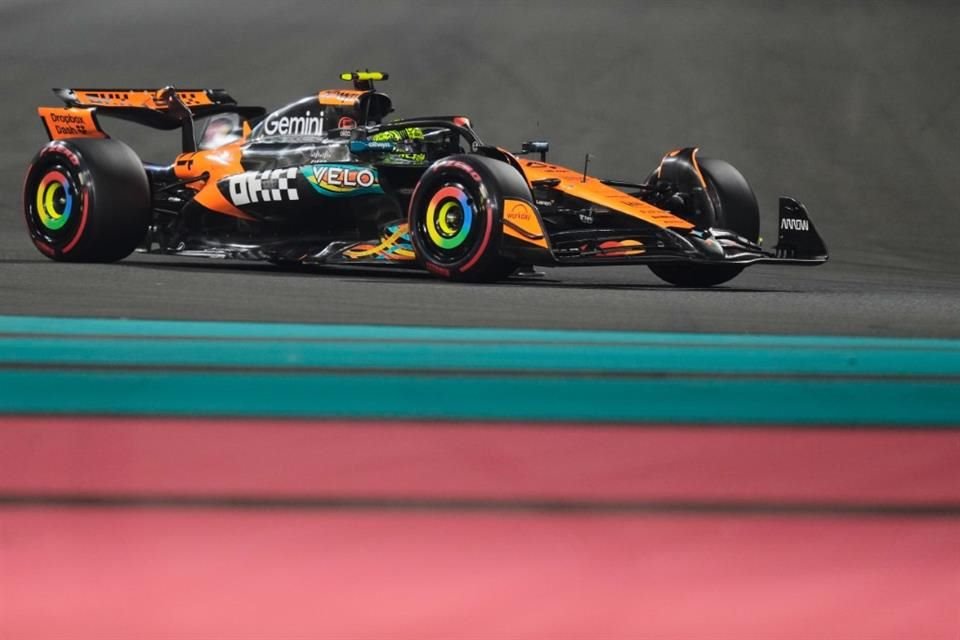 Lando Norris en acción durante la última clasificación de la temporada.