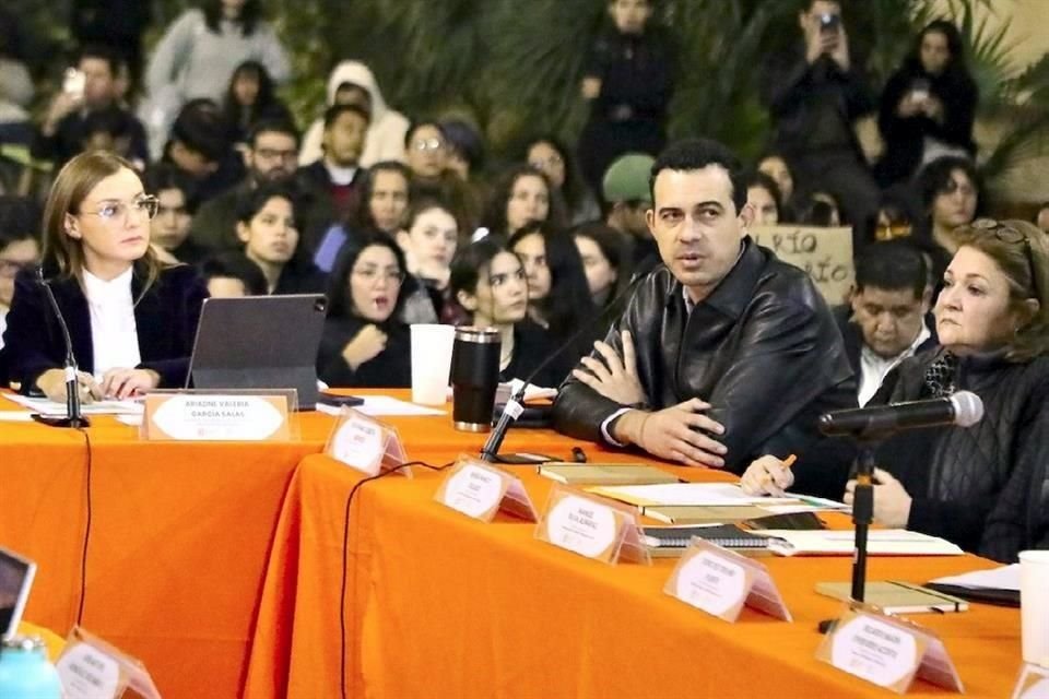 El viernes pasado, autoridades estatales e integrantes del colectivo Un Río en el Río tuvieron una audiencia pública en la Escuela Adolfo Prieto del Parque Fundidora.