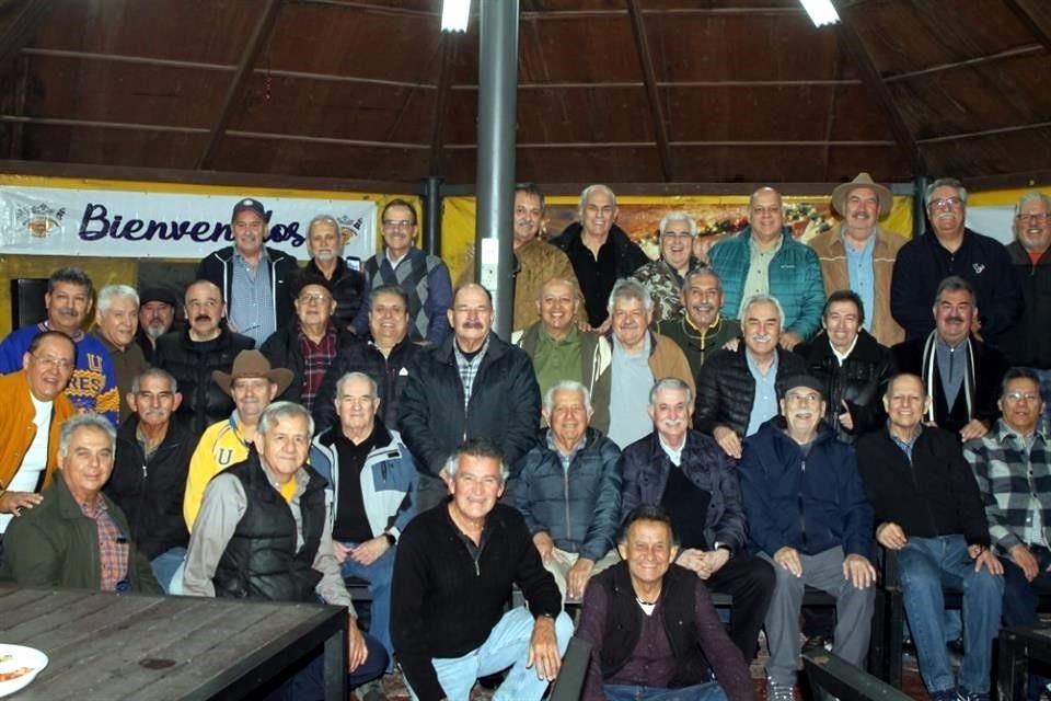 El grupo 'Amigos de la Cuauhtémoc' se reunió para cerrar el año de sus juntas y festejar su posada.