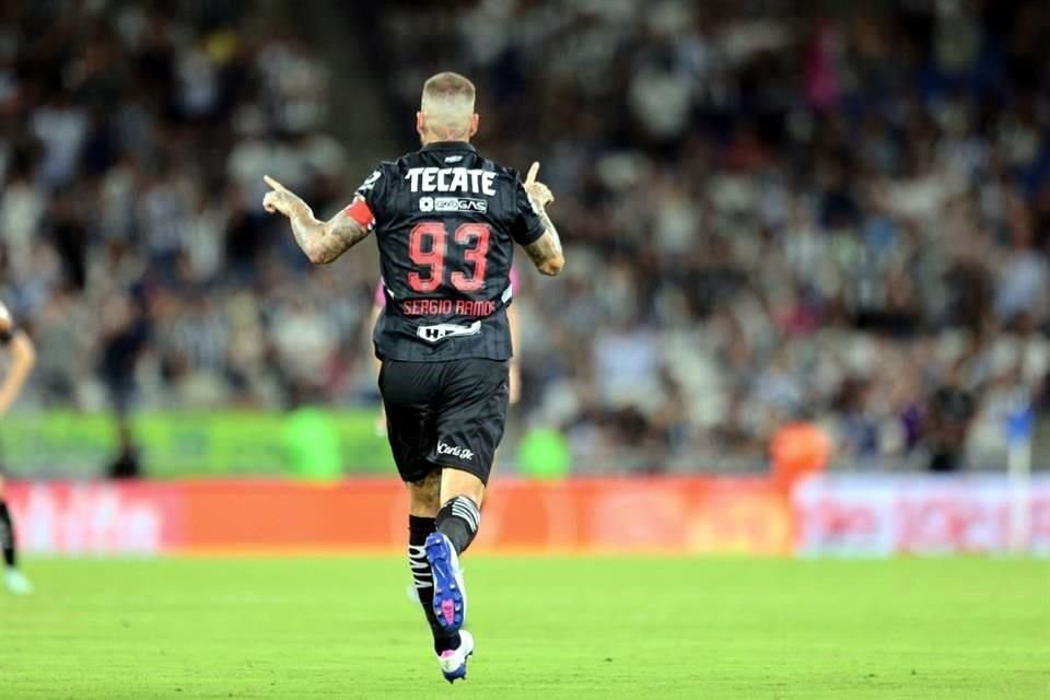 El español disputó 34 juegos con el Monterrey y anotó 8 goles.