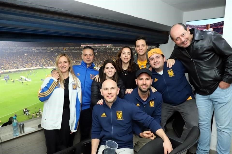 Alejandra Lara de Arce, Pedro Arce, Daniela González de Treviño, Ángela Salinas, Antonio César, Mauricio Treviño, Rafael Gutiérrez, Luis Carlos Treviño y Ramiro González