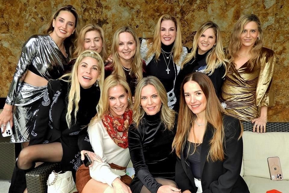 Eva Pimentel, Maru Reyes, Daniela Benavides, Susana Dávila, Laura Serna, Elia Cerda, Roberta Barrera, Melissa Garza, Anna Carrillo y Laura Villarreal