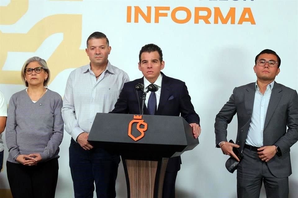 El Secretario de Gobierno, Miguel Flores, dio una rueda de prensa acompaño de legisladores y Alcaldes emecistas.