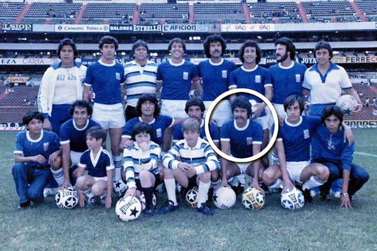 A Nacho no le gustó el ambiente en Coapa y fue a buscar una oportunidad con el Pachuca, que lamentablemente descendió y Flores se quedó sin opciones en Primera División.