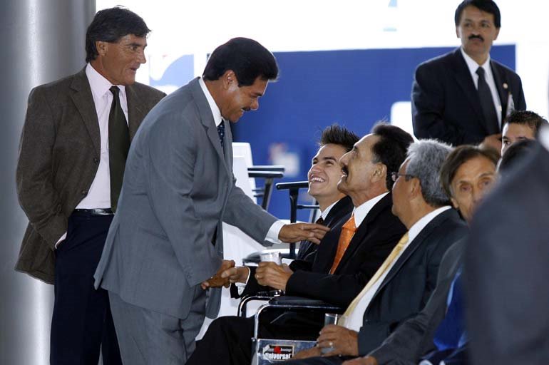Nacho Flores se despidió del futbol profesional en el Estadio Jalisco el 9 de diciembre de 1989 en un Atlas 1-1 Cruz Azul. Fue también entrenador y visor de La Máquina después de su retiro.