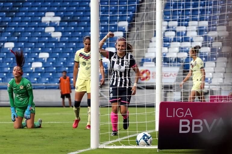 Con un triplete de Desirée Monsiváis, las Rayadas golearon 4-1 al América, llegaron a 21 unidades y se mantienen en el subliderato de la Liga MX Femenil.