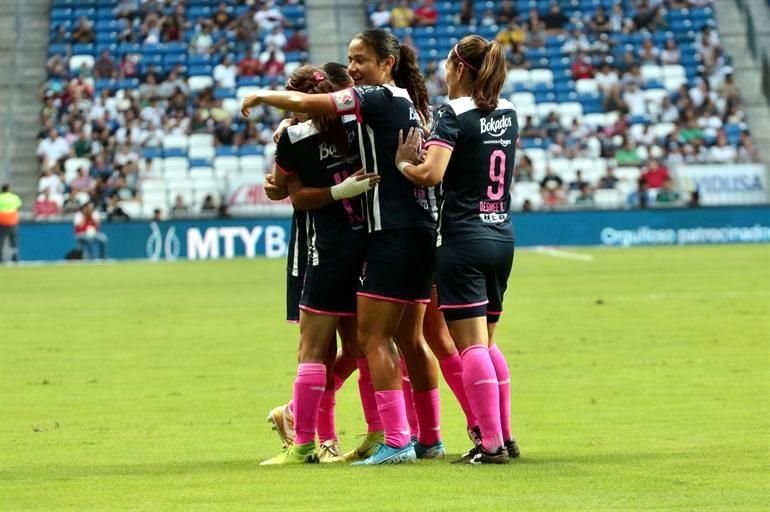 Con un triplete de Desirée Monsiváis, las Rayadas golearon 4-1 al América, llegaron a 21 unidades y se mantienen en el subliderato de la Liga MX Femenil.