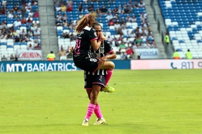 Con un triplete de Desirée Monsiváis, las Rayadas golearon 4-1 al América, llegaron a 21 unidades y se mantienen en el subliderato de la Liga MX Femenil.