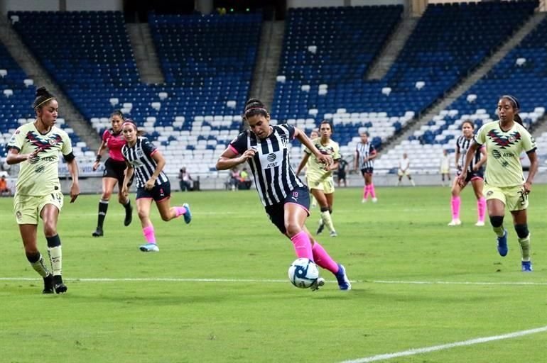 Con un triplete de Desirée Monsiváis, las Rayadas golearon 4-1 al América, llegaron a 21 unidades y se mantienen en el subliderato de la Liga MX Femenil.