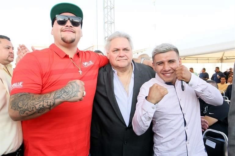 Ruiz estuvo acompañado del empresario Carlos Bremer y del pugilista Francisco 'Chihuas' Rodríguez.