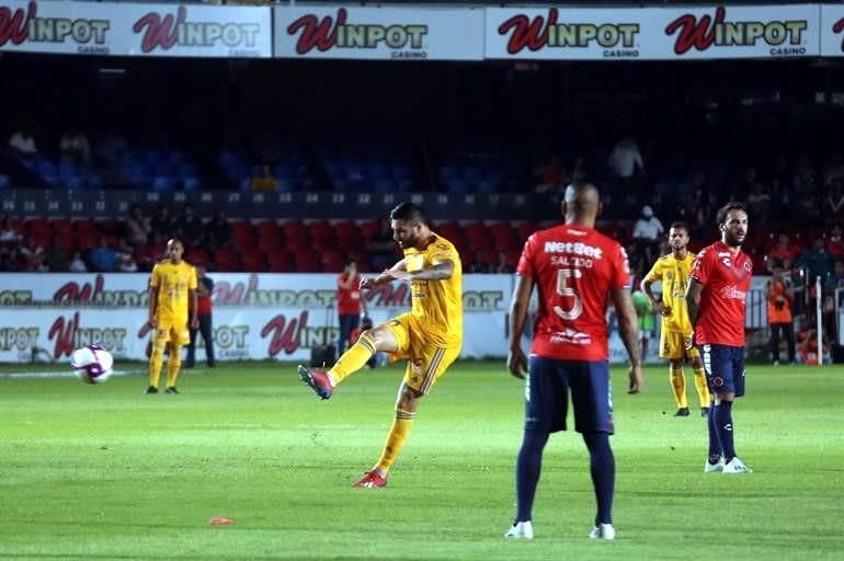 Gignac marcó el 2-0, también ante los inmóviles jarochos.