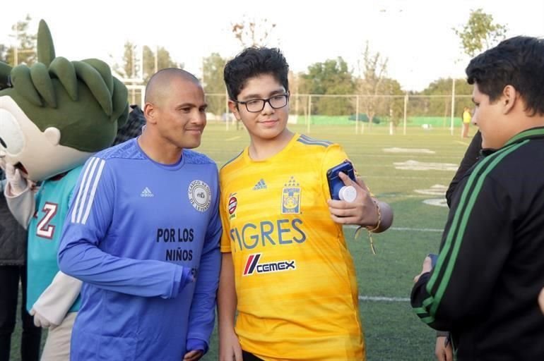 Humberto Suazo fue uno de los jugadores más solicitados.