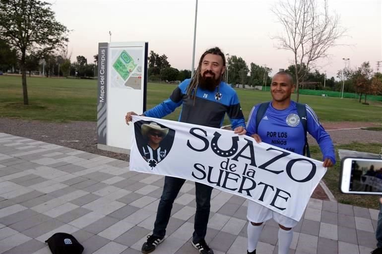 Humberto Suazo fue uno de los jugadores más solicitados.