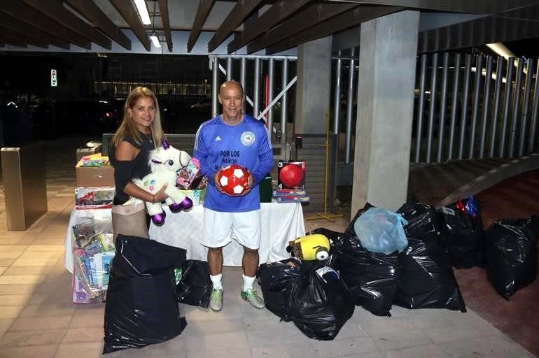 La práctica fue con causa, los aficionados accesaron a ella donando un juguete nuevo o en buen estado. En total se recaudaron 228 juguetes.