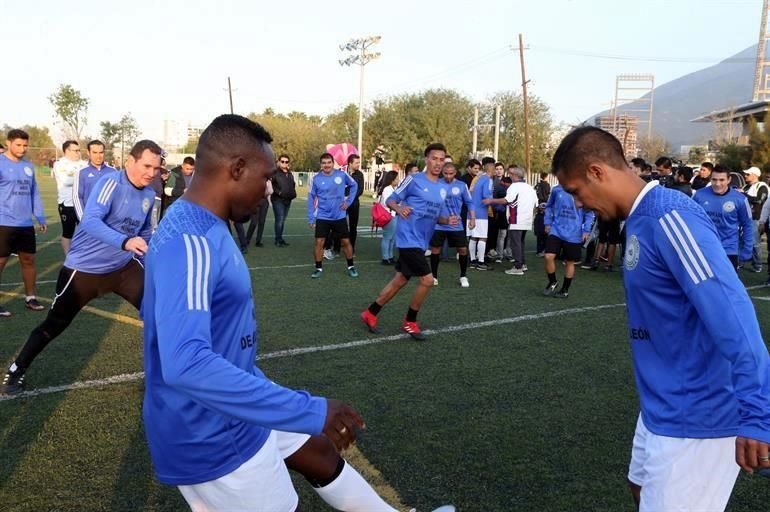 Los ex jugadores entrenaron previo al Clásico de Leyendas que se realizará este sábado a las 17:00 horas en el Estadio Borregos.