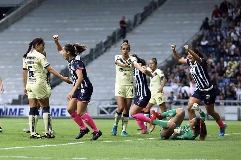 Desirée Monsiváis le estorbó a Gutiérrez, portera americanista, y ésta anotó un autogol. Era el 2-0 apenas al 19'.