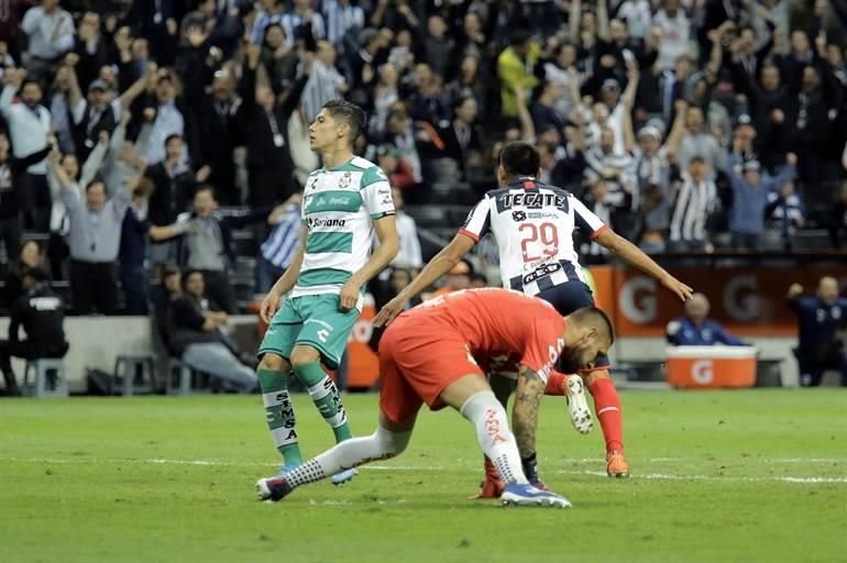 A Carlos Rodríguez le anularon el tercer gol de Rayados por una mano de Janssen.