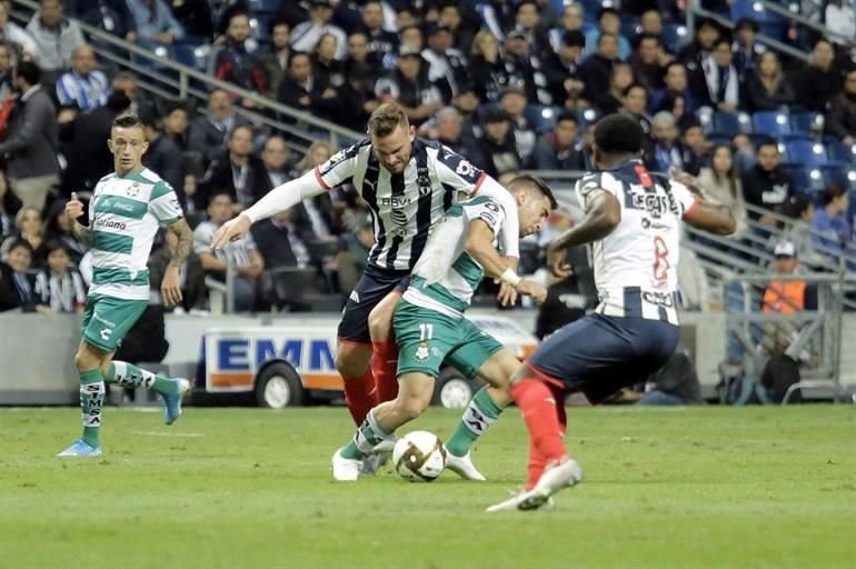 El holandés Vincent Janssen jugó su tercer partido como titular con Rayados en la Liga MX.