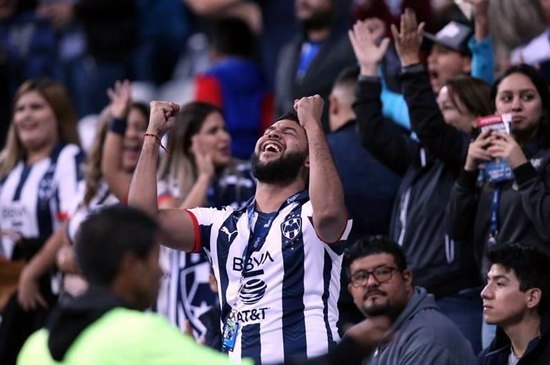 La afición festejó en grande los cinco goles del Monterrey en el BBVA.