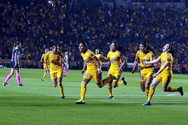 Belén Cruz le dio a Tigres el gol de la ventaja en el primer tiempo, al minuto 5.