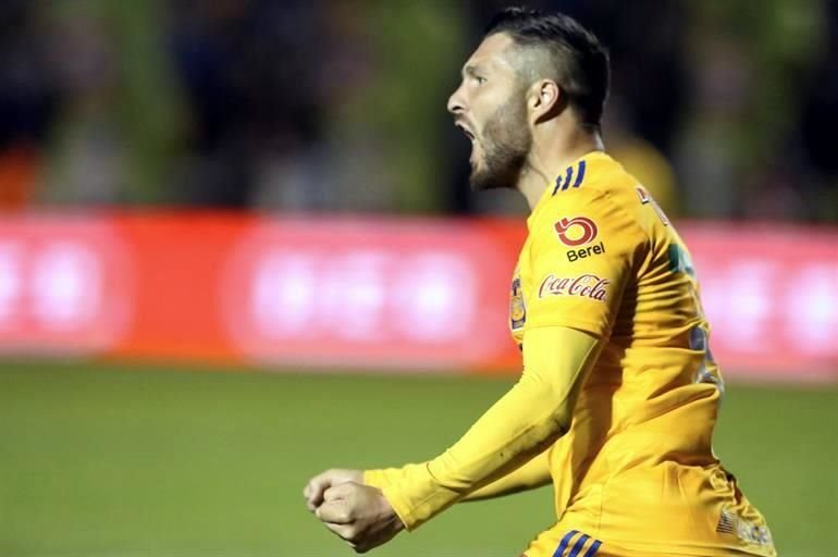 Así festejó Gignac el segundo tanto de los felinos.