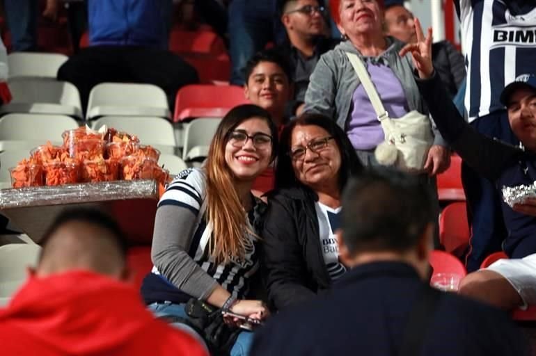 Imágenes del color en la Semifinal de vuelta Necaxa-Rayados.