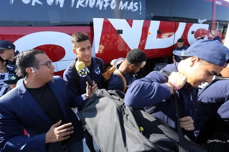 Cientos de aficionados acudieron al Aeropuerto Internacional de Monterrey para despedir a los Rayados, quienes este domingo partieron rumbo a Qatar para disputar el Mundial de Clubes.