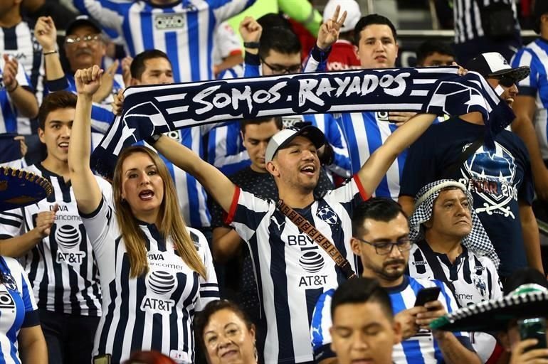 Aficionados rayados en el estadio Jassim Bin Hamad