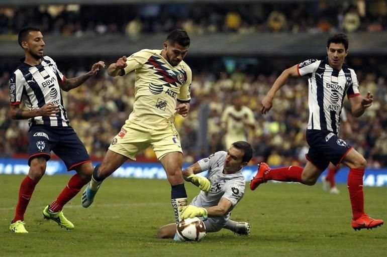 El agobio azulcrema no paró en los primeros 45 minutos.