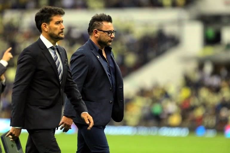 La cara de preocupación de Antonio Mohamed delataba la situación del equipo regio.