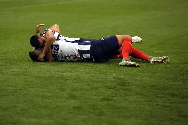 Rayados ganó su quinto título de Liga y los festejos en la cancha no se hicieron esperar.