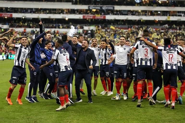 Rayados ganó su quinto título de Liga y los festejos en la cancha no se hicieron esperar.