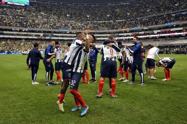 Rayados ganó su quinto título de Liga y los festejos en la cancha no se hicieron esperar.