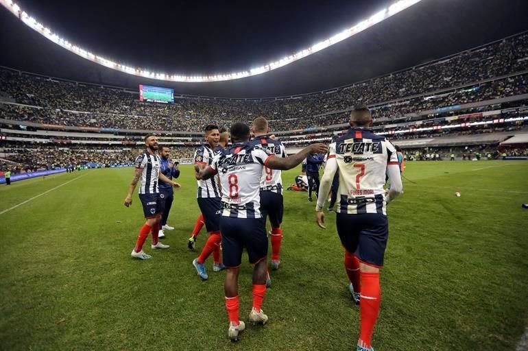 Rayados ganó su quinto título de Liga y los festejos en la cancha no se hicieron esperar.