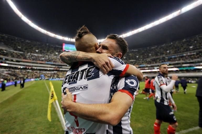 Rayados ganó su quinto título de Liga y los festejos en la cancha no se hicieron esperar.