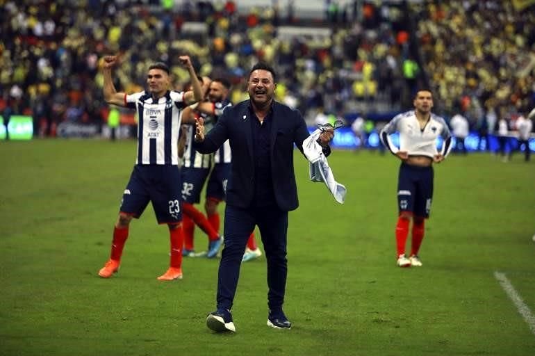 Rayados ganó su quinto título de Liga y los festejos en la cancha no se hicieron esperar.