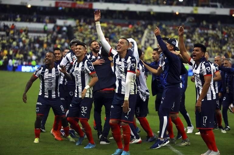 Rayados ganó su quinto título de Liga y los festejos en la cancha no se hicieron esperar.