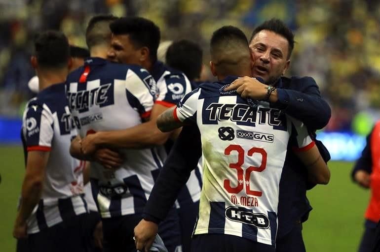 Rayados ganó su quinto título de Liga y los festejos en la cancha no se hicieron esperar.