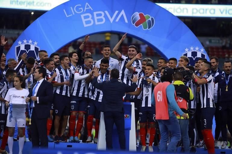 Rayados ganó su quinto título de Liga y los festejos en la cancha no se hicieron esperar.