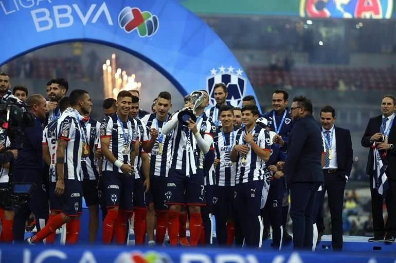 Rayados ganó su quinto título de Liga y los festejos en la cancha no se hicieron esperar.