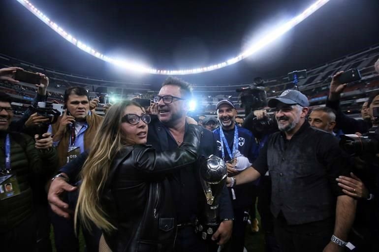 Rayados ganó su quinto título de Liga y los festejos en la cancha no se hicieron esperar.