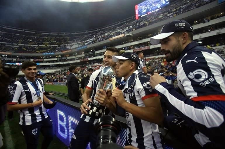 Rayados ganó su quinto título de Liga y los festejos en la cancha no se hicieron esperar.