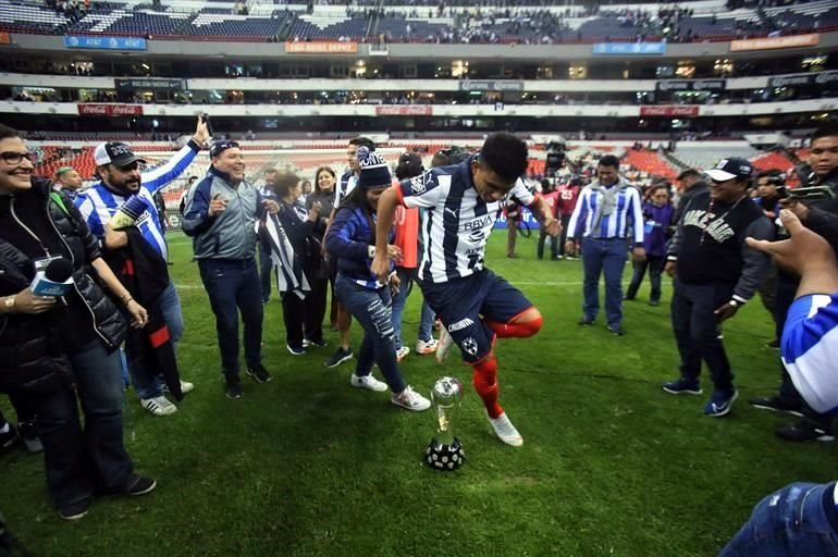 Rayados ganó su quinto título de Liga y los festejos en la cancha no se hicieron esperar.