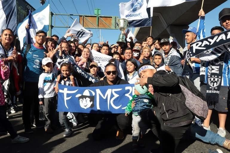 Los diferentes barrios de La Adicción se hicieron presentes para festejar junto al equipo.