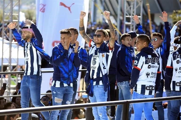 Tras los festejos, algunos jugadores tomaron el micrófono para saludar a los presentes.