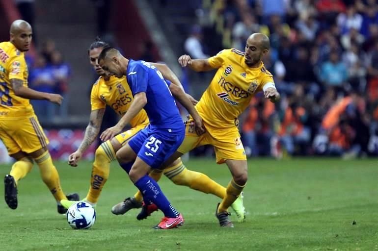 Imágenes del partido Cruz Azul-Tigres.