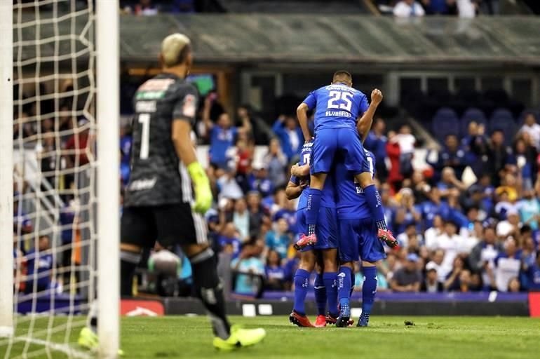 Imágenes del partido Cruz Azul-Tigres.